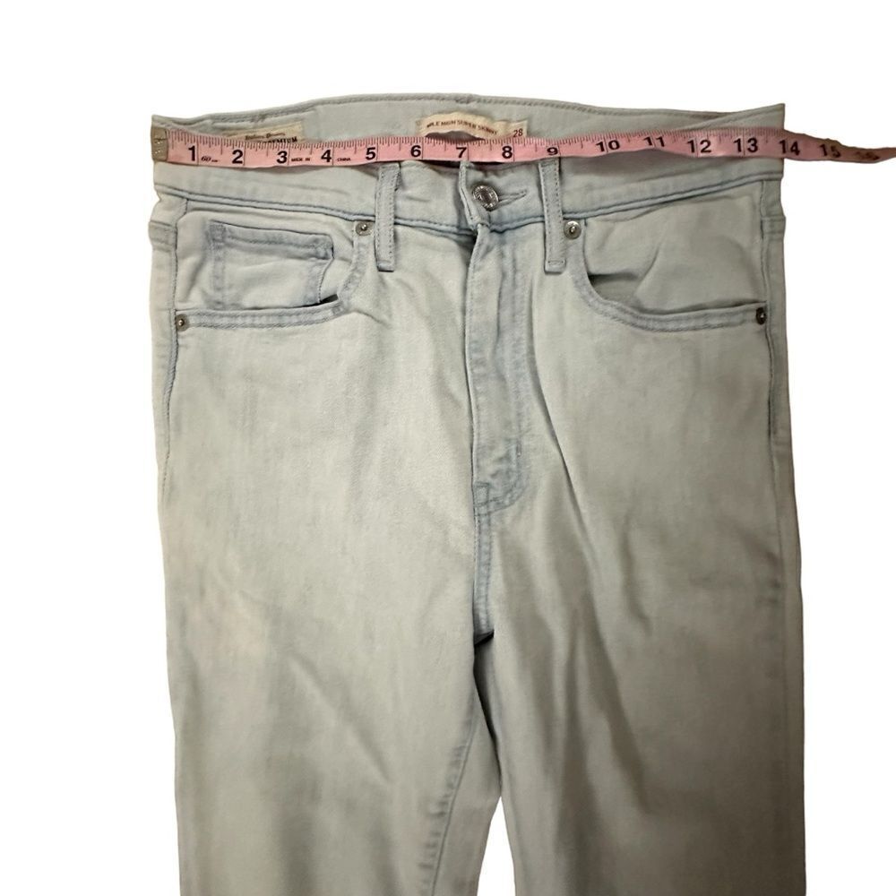 Levi’s ~ Women’s light wash Mile High Super Skinny Jeans ~ size 28/32 - Picture 10 of 12